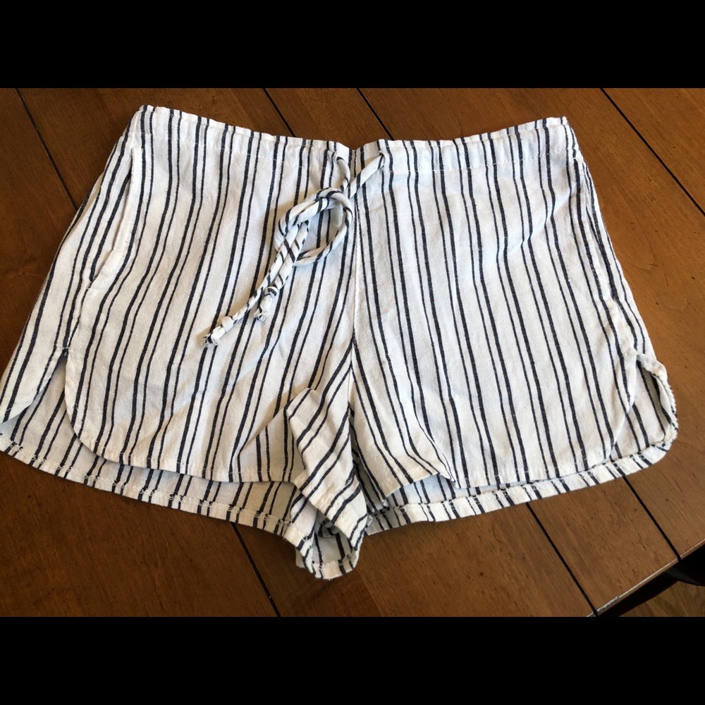 Brandy Melville White and dark gray shorts